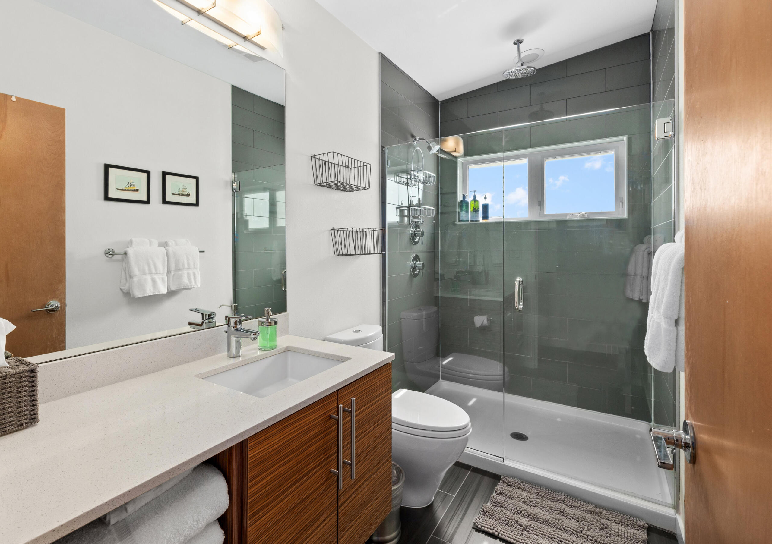 Townhouse - Full Bathroom